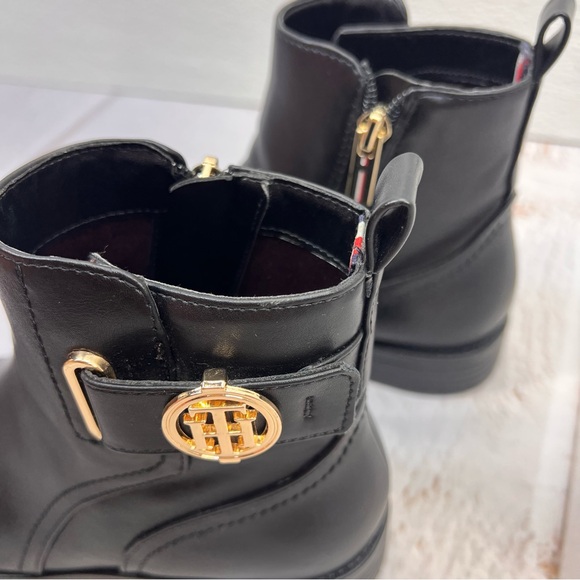 Tommy Hilfiger Women's Rezin Ornamented Zip-Up Booties SIZE 6M - Picture 7 of 17